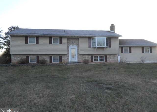 Property at 575 Oxford Rd, New Oxford, PA 17350, 4 beds, 3 baths