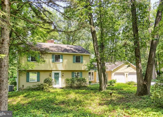 Property at 51 Boxwood Dr, Hershey, PA 17033, 4 beds, 2.5 baths