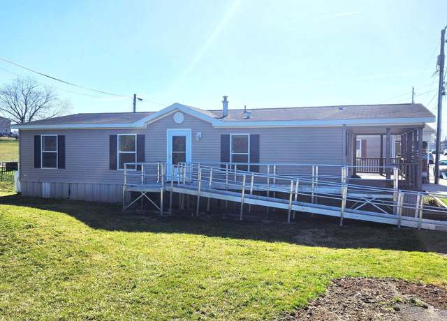 Property at 3 Conestoga Mnr, Leola, PA 17540, 3 beds, 2 baths