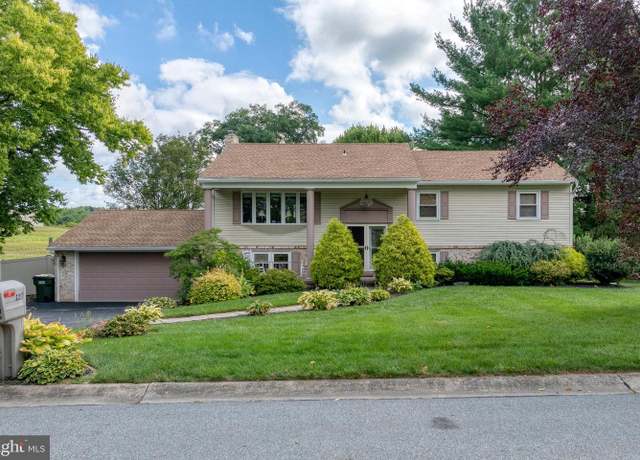 Property at 2217 Old Colony Rd, York, PA 17402, 4 beds, 3 baths