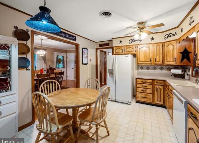 Property at 281 Light Rd, Winchester, VA 22603, 3 beds, 2.5 baths