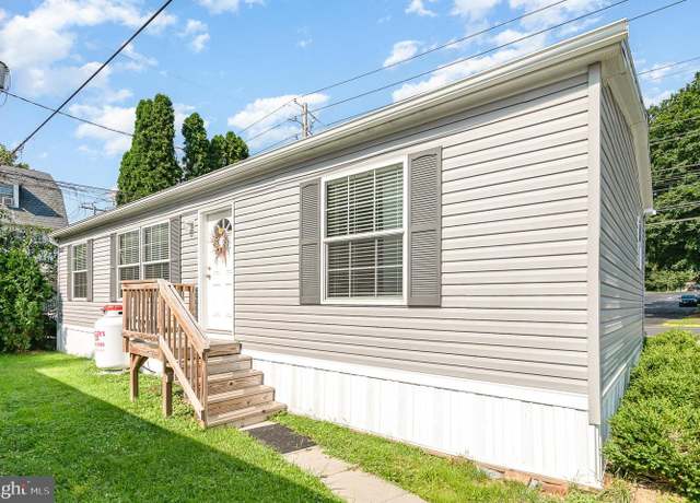 Property at 3598 Mobile Rd, Harrisburg, PA 17109, 3 beds, 2 baths