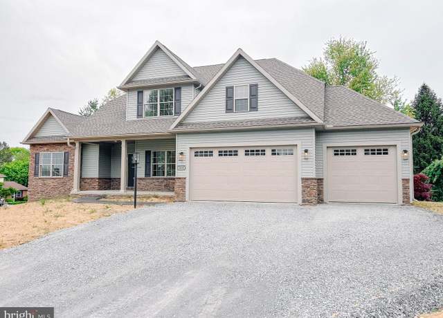 Property at 3531 Troon Dr, Chambersburg, PA 17202, 4 beds, 2.5 baths