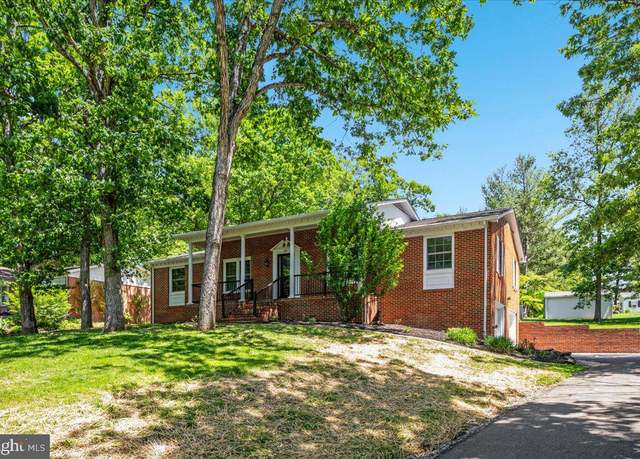 Property at 110 Oak Ridge Dr, Stephens City, VA 22655, 4 beds, 2.5 baths