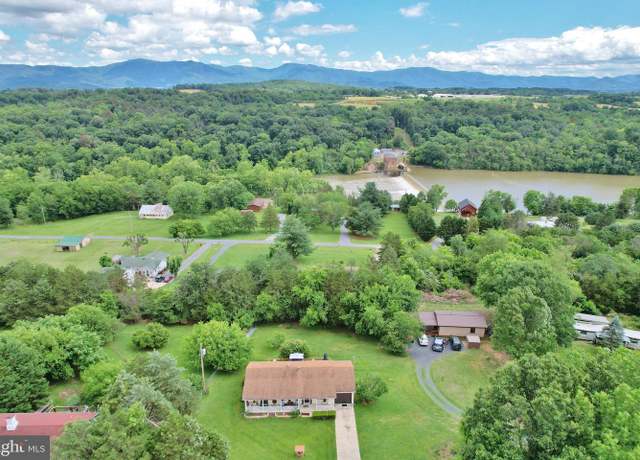 Property at 220 Airstrip Rd, Luray, VA 22835, 3 beds, 2 baths