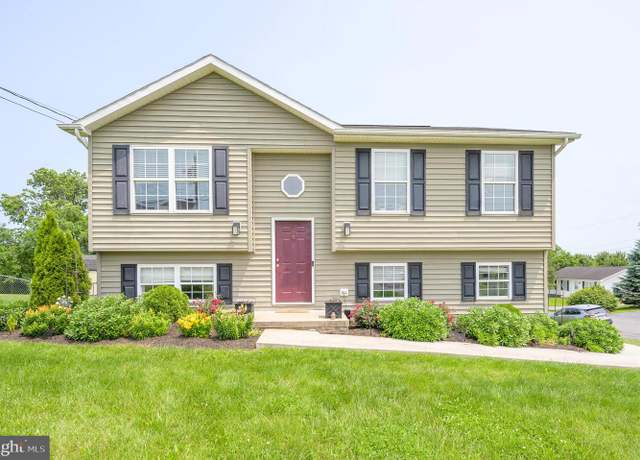 Property at 262 Corvette Dr, Martinsburg, WV 25405, 4 beds, 2 baths