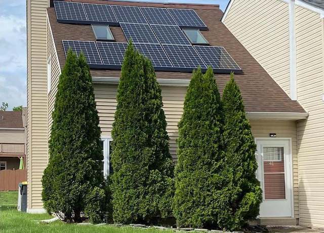 Property at 41 E Green Valley Cir, Newark, DE 19711, 2 beds, 1.5 baths