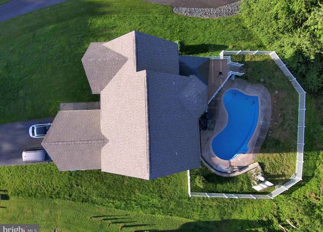 Property at 461 Haystack Dr, Newark, DE 19711, 4 beds, 2.5 baths
