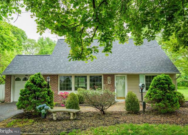 Property at 107 Juniper Dr, Levittown, PA 19056, 4 beds, 2 baths