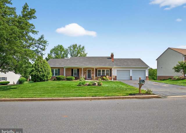 Property at 27 Diane Ave, Lititz, PA 17543, 2 beds, 2 baths