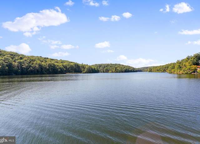 Property at 105 Forest Dr, Cross Junction, VA 22625