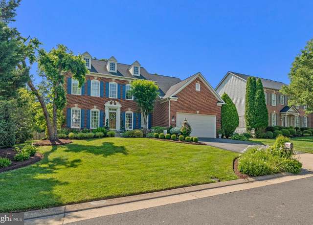Property at 18814 Farnham Ct, Leesburg, VA 20176, 5 beds, 3.5 baths