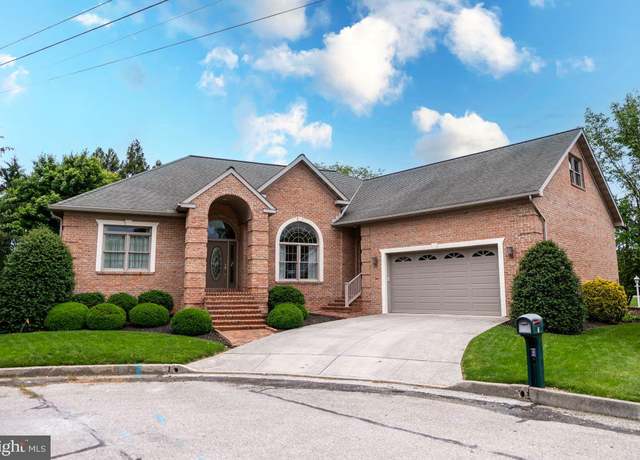 Property at 2 Oak Cir, Hanover, PA 17331, 3 beds, 2.5 baths