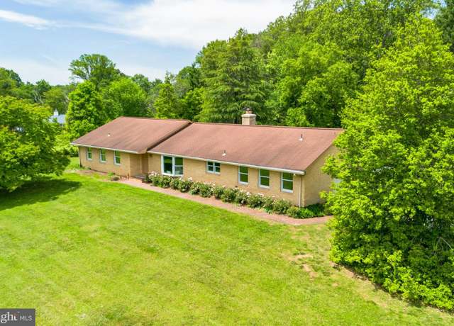 Property at 6600 Castle Ridge Rd, Clifton, VA 20124, 3 beds, 2.5 baths