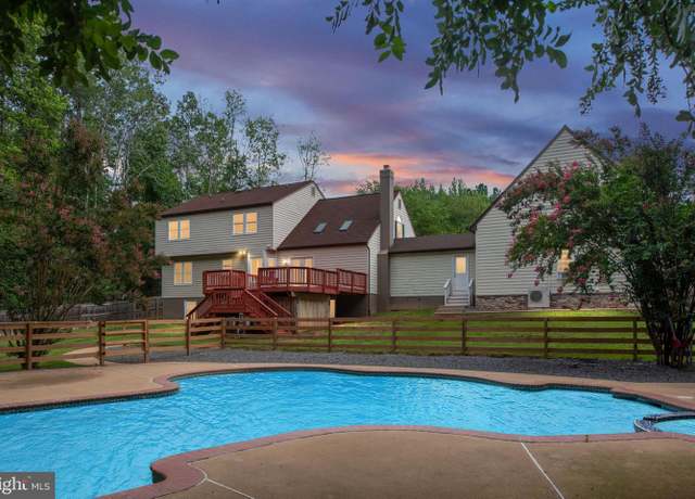 Property at 159 Marchant Dr, Fredericksburg, VA 22406, 6 beds, 3.5 baths
