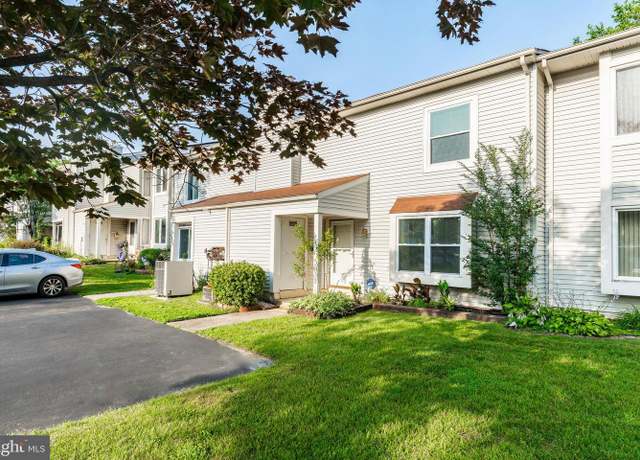 Property at 148 Briar Ct, Marlton, NJ 08053, 3 beds, 2.5 baths