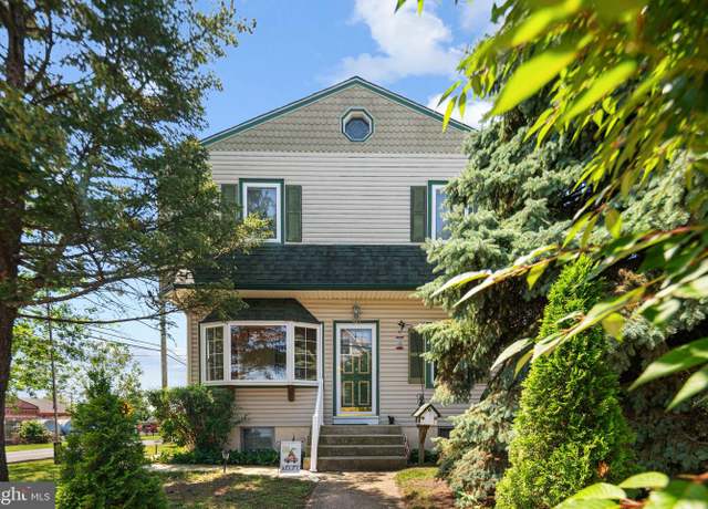Property at 942 Paul St, Gloucester City, NJ 08030, 5 beds, 2.5 baths