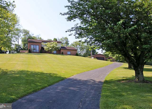 Property at 10413 Jonestown Rd, Annville, PA 17003, 3 beds, 3.5 baths