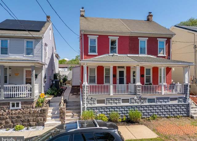 Property at 661 Walnut St, Pottstown, PA 19464, 3 beds, 1.5 baths
