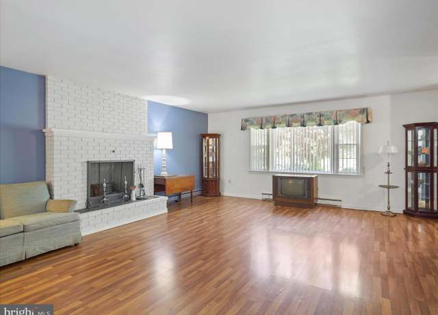 Property at 833 Armstrong Ave, Hagerstown, MD 21740, 3 beds, 2 baths
