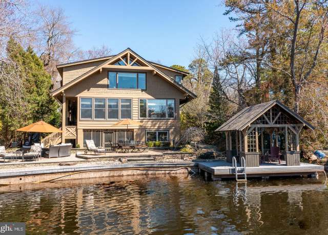 Property at 264 Ojibway Trl, Medford Lakes, NJ 08055, 4 beds, 4.5 baths