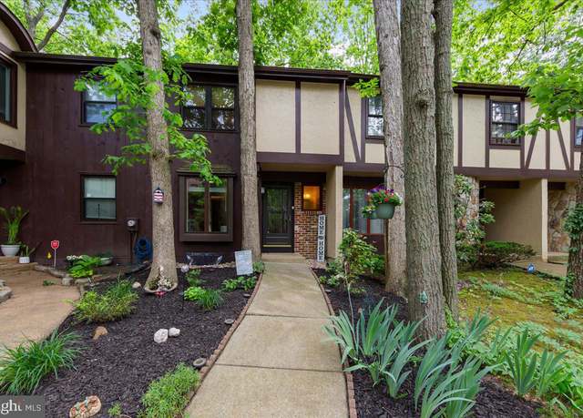 Property at 915 Burberry Ct, Sicklerville, NJ 08081, 2 beds, 1.5 baths