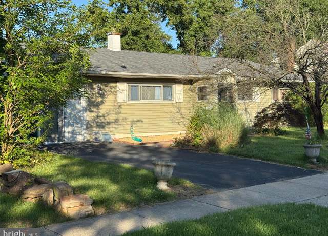 Property at 110 Deep Dale Dr E Unit E, Levittown, PA 19056, 4 beds, 2.5 baths