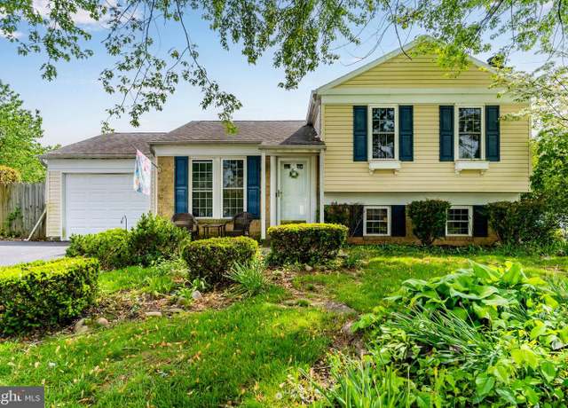 Property at 17 Bayberry Dr, Mechanicsburg, PA 17050, 3 beds, 2 baths