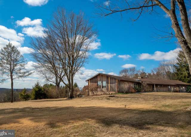 Property at 370 Lucky Hill Rd, West Chester, PA 19382, 3 beds, 3.5 baths