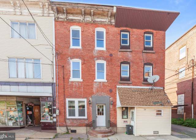 Property at 25 W Coal St, Shenandoah, PA 17976, 4 beds, 2 baths