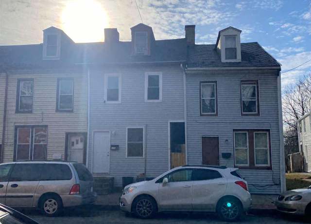 Property at 636 S Queen St, York, PA 17403, 4 beds, 1 bath