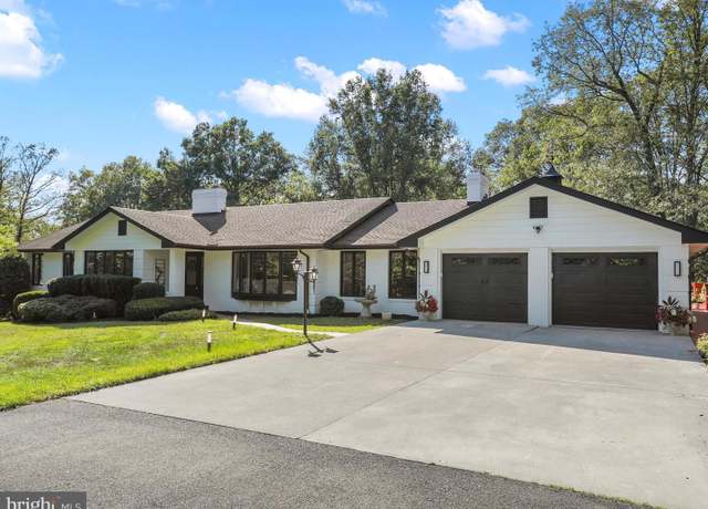Property at 249 Mineral Springs Dr, Front Royal, VA 22630, 5 beds, 5 baths