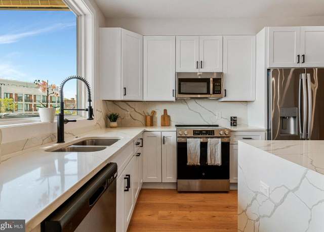 Property at 1140 17th St NE #2, Washington, DC 20002, 3 beds, 2.5 baths