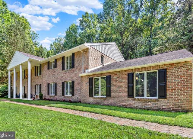 Property at 49 Fawn Dr, Reading, PA 19607, 4 beds, 4 baths
