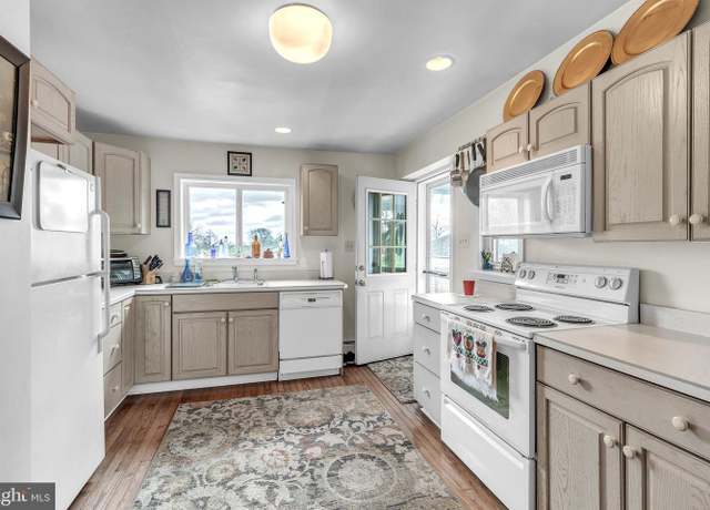Property at 29 S New Middletown Rd, Media, PA 19063, 3 beds