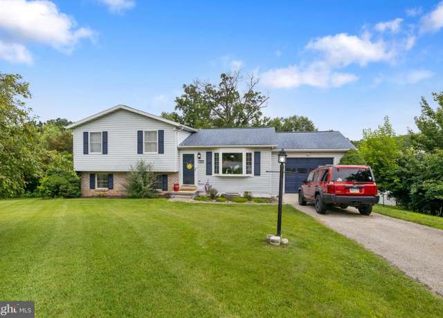 Property at 42 Arlene Dr, Hanover, PA 17331, 3 beds, 2 baths