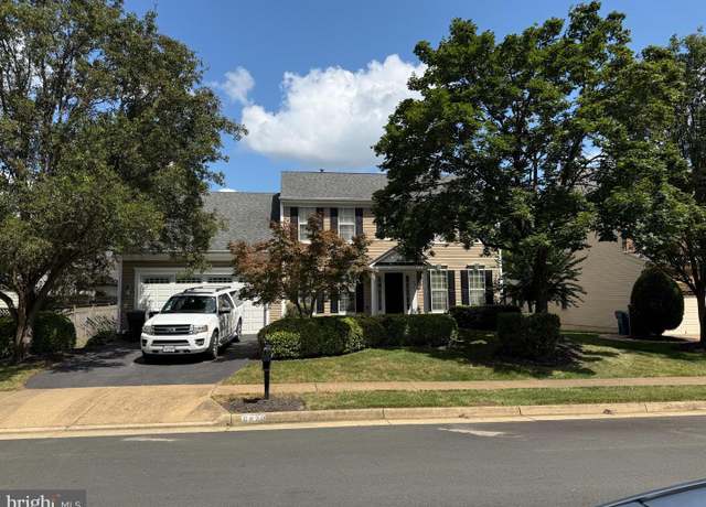 Property at 6820 Silver Ann Dr, Lorton, VA 22079, 4 beds, 3.5 baths
