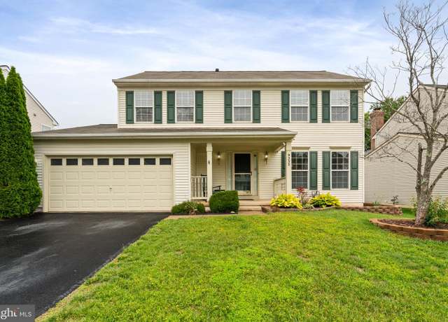 Property at 9235 Stephanie St, Manassas Park, VA 20111, 4 beds, 3.5 baths