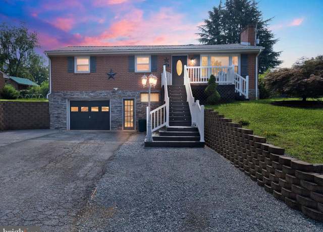 Property at 635 Ridgecrest Dr, Hollins, VA 24019, 2 beds, 1.5 baths