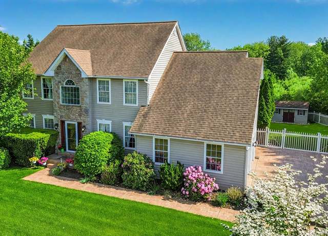 Property at 101 Sweethollow Dr, Bear, DE 19701, 4 beds, 2.5 baths