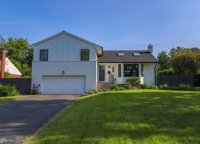 Property at 6008 Greentree Rd, Bethesda, MD 20817, 4 beds, 3.5 baths