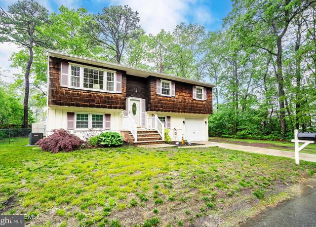 Property at 1112 Berkeley Ave, Beachwood, NJ 08722, 5 beds, 1.5 baths