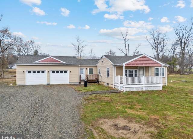 Property at 62 School Ln, Reading, PA 19606, 3 beds, 2 baths