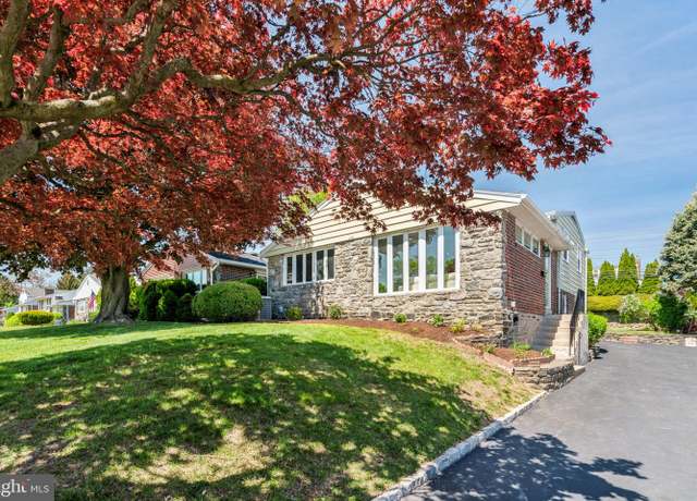 Property at 118 Greenbriar Ln, Havertown, PA 19083, 3 beds, 2 baths
