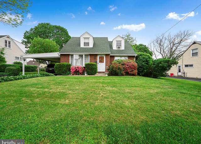 Property at 3739 Clearwater Ln, Brookhaven, PA 19015, 4 beds, 2 baths
