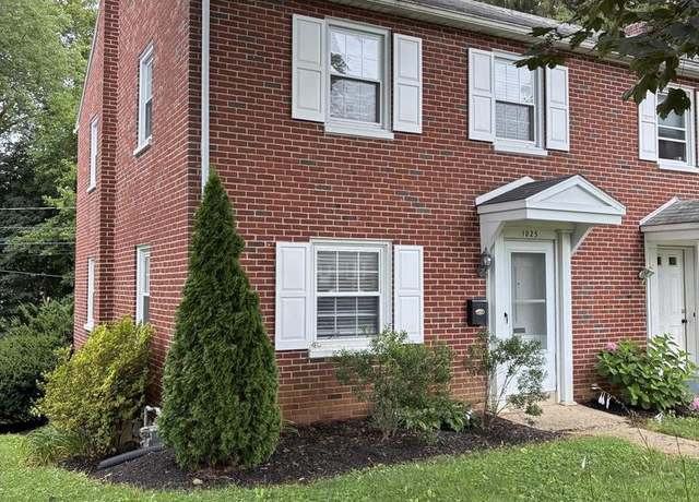 Property at 1025 Edgemoor Ct, Lancaster, PA 17601, 3 beds, 2 baths