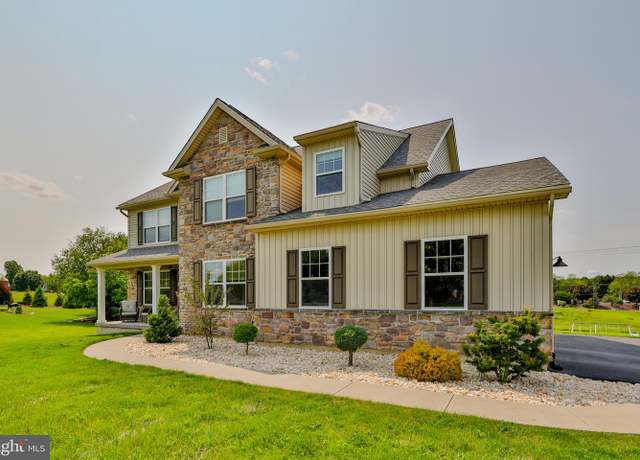 Property at 217 E Dell Rd, Bath, PA 18014, 4 beds, 2.5 baths