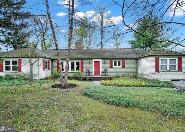 Property at 161 Woodland Dr, York, PA 17403, 4 beds, 2 baths