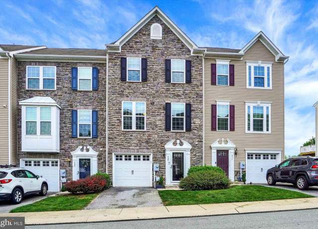Property at 927 Brechin Ln #49, York, PA 17403, 3 beds, 2 baths