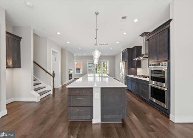 Property at 129 Market Sq NW #2, Vienna, VA 22180, 4 beds, 3.5 baths